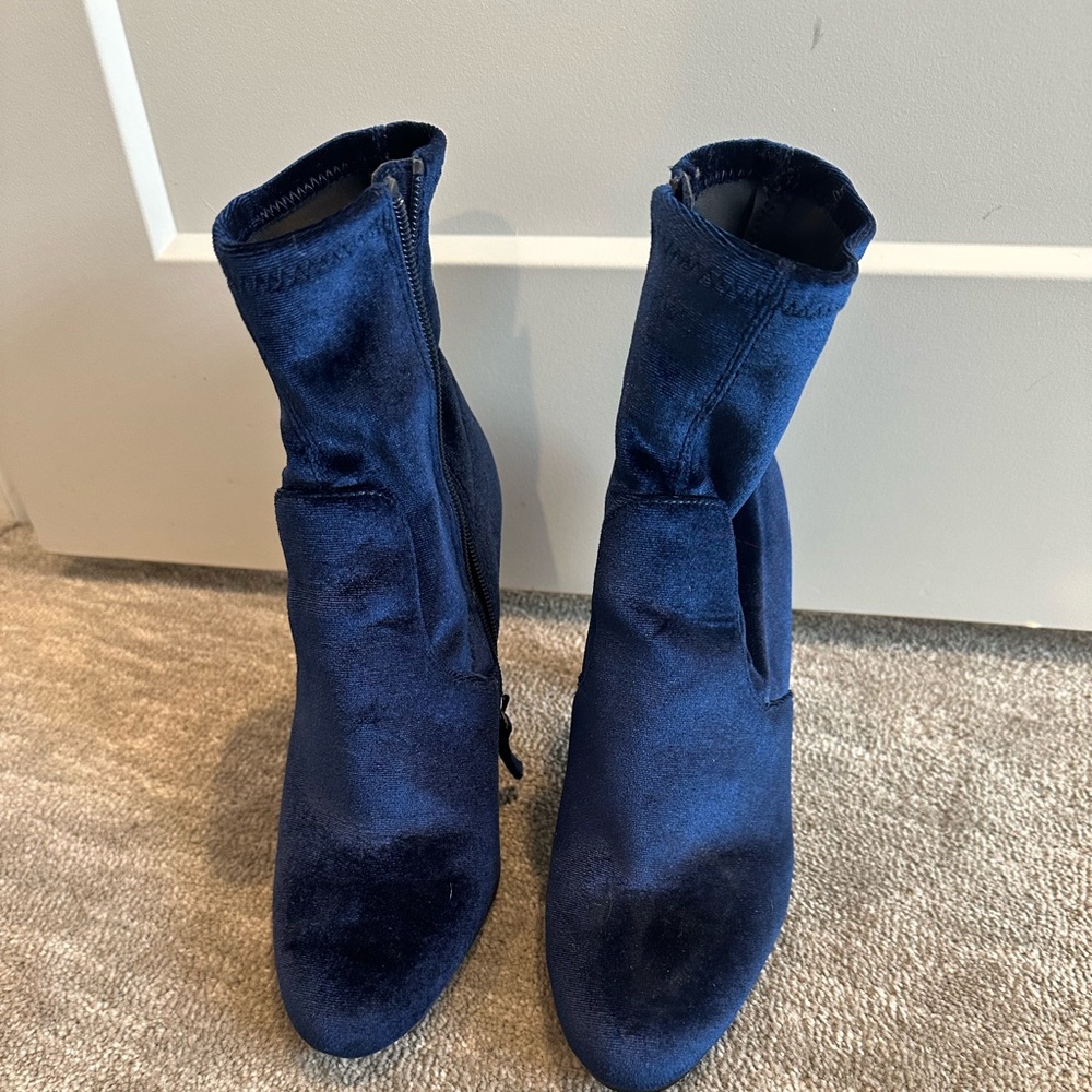 Steve Madden Blue suede like boots